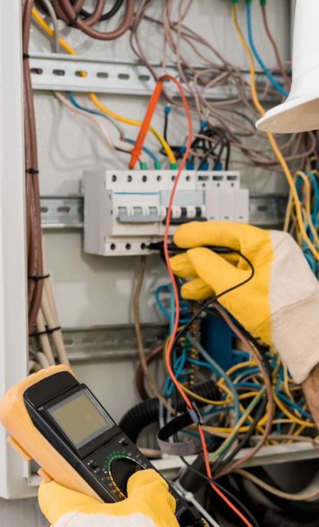Luz Piscando em Casa em Viamão? Veja 4 Possíveis Causas eletricistas em Viamão